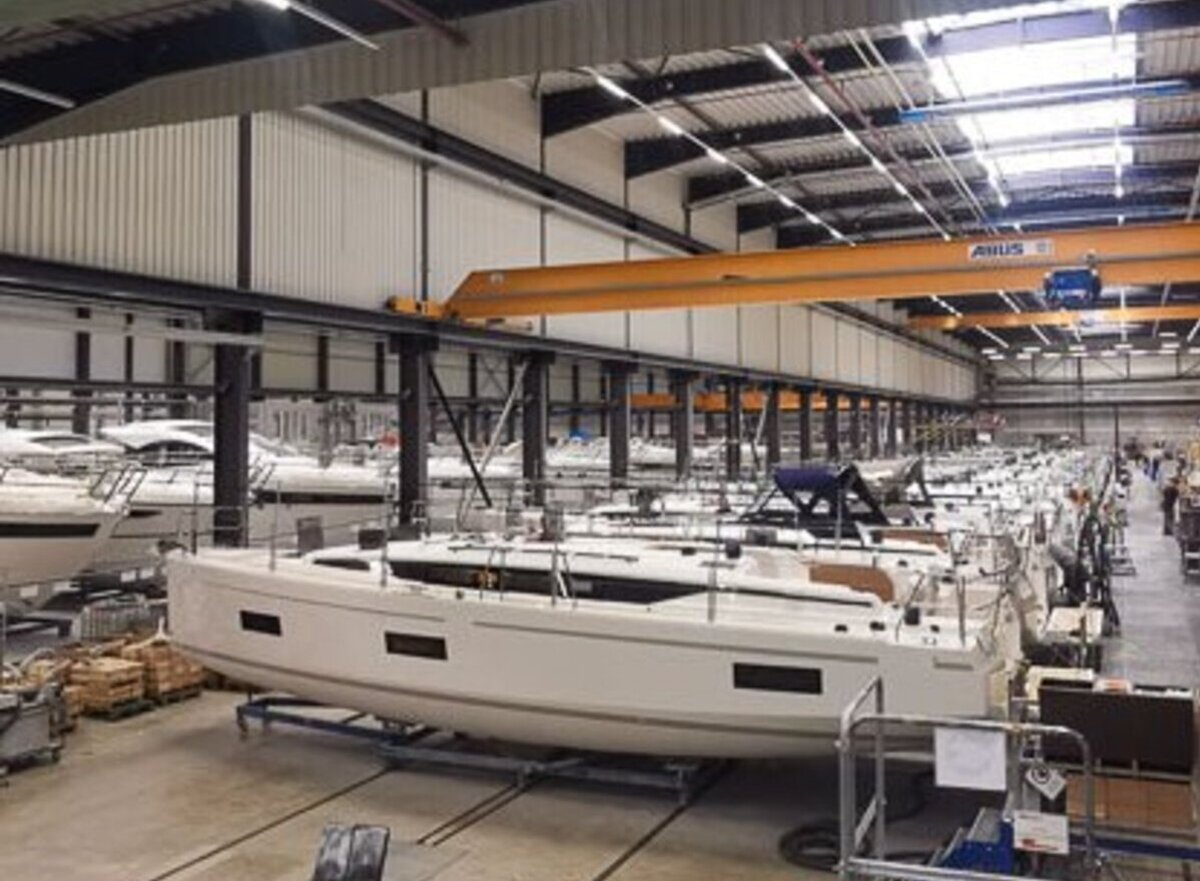 Produktionsstrasse Segel Motoryacht